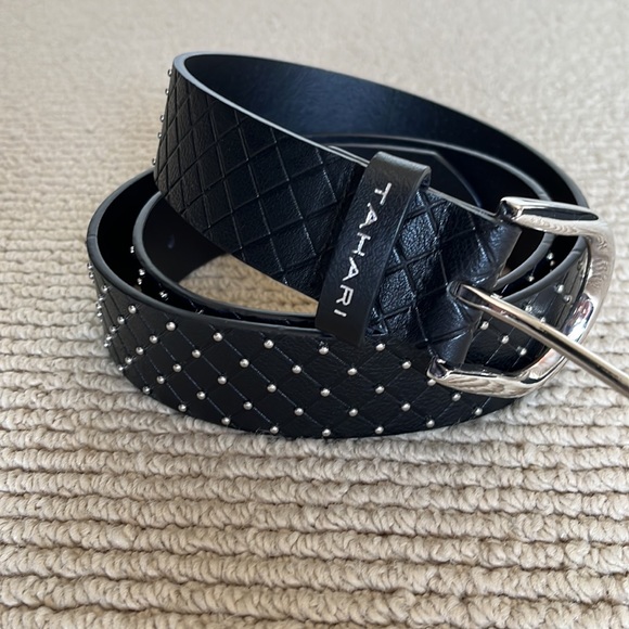 Tahari leather black belt. Brand new. Silver hardware. Size M - Picture 2 of 6